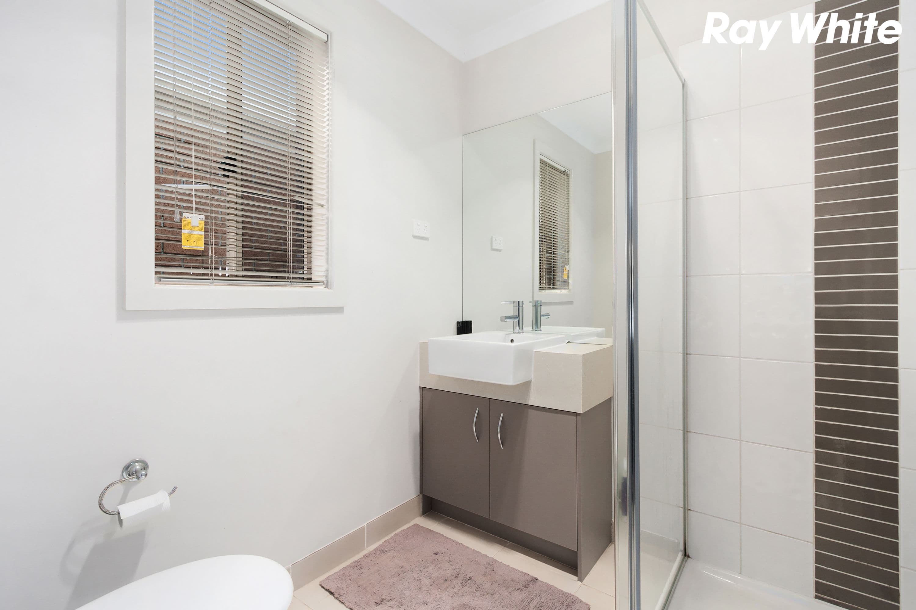 86 Fallingwater Drive, Pakenham VIC 3810, Pakenham - Thumbnail 3