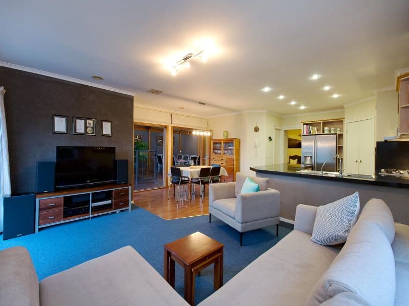 10 Balmoral Court, FRANKSTON SOUTH VIC 3199, Frankston South - Thumbnail 2