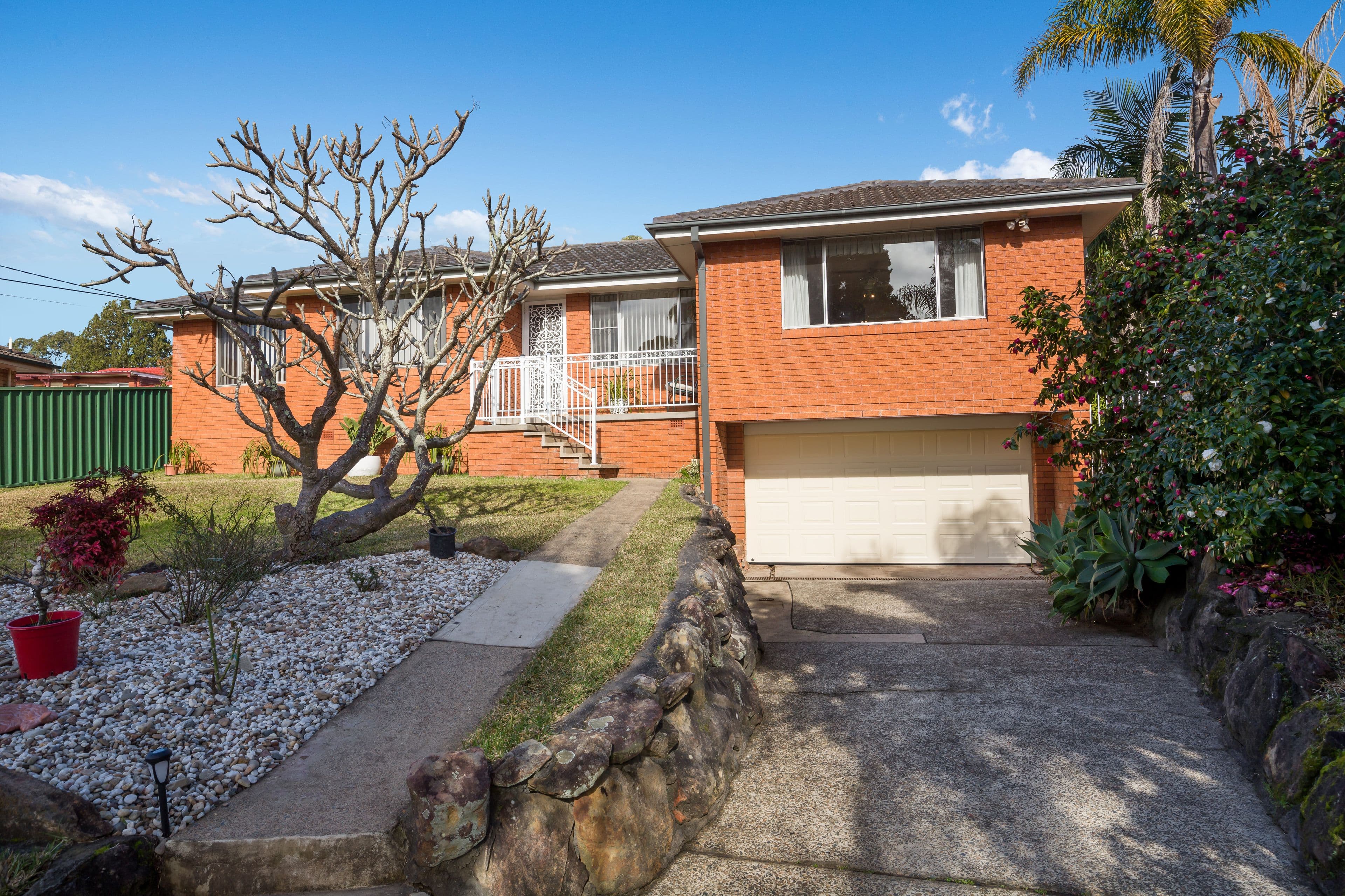 3 Derwent Place, Castle Hill - Image 1