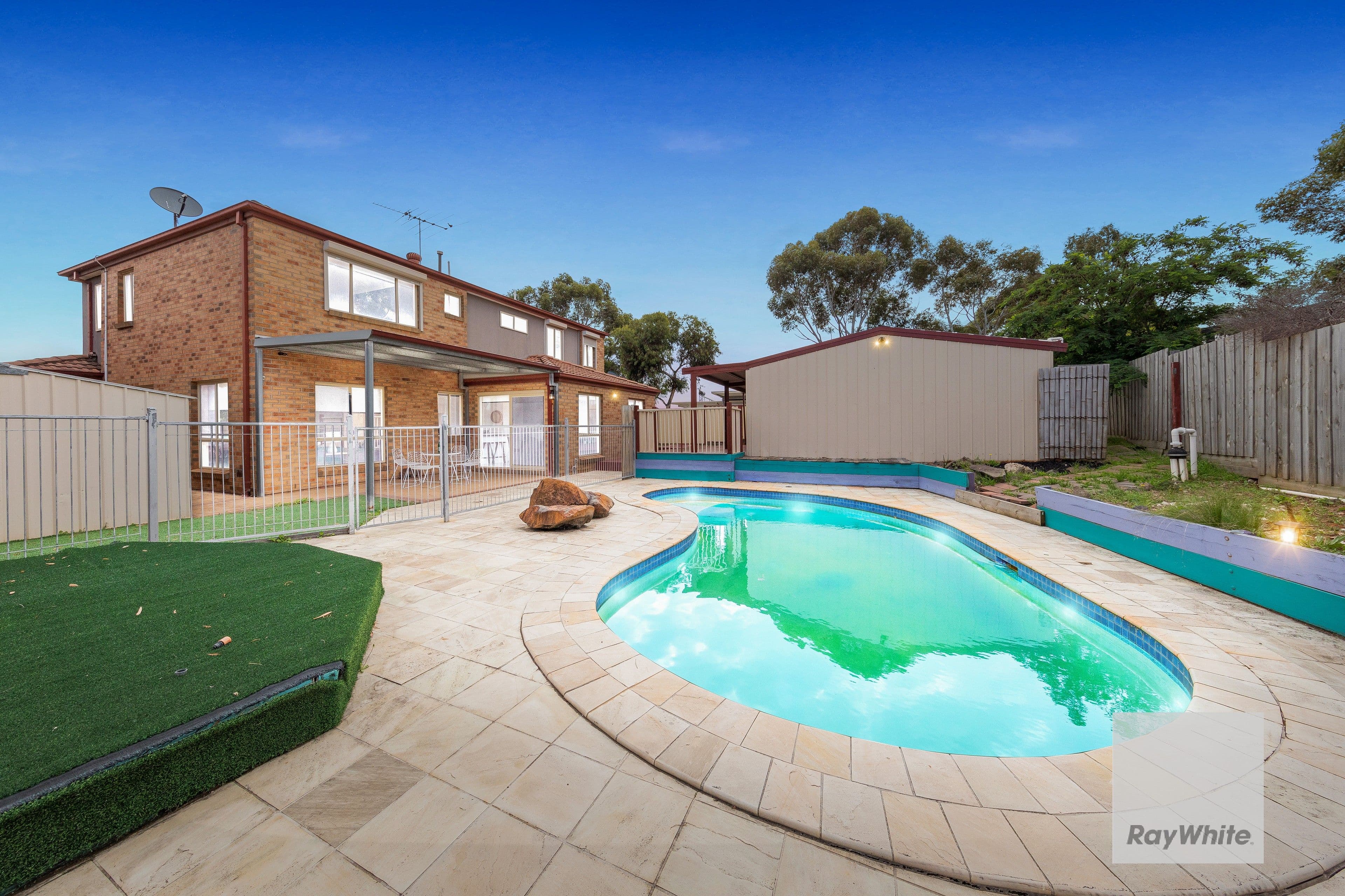 2 Saronvale Crescent, Hillside VIC 3037, Hillside - Thumbnail 2