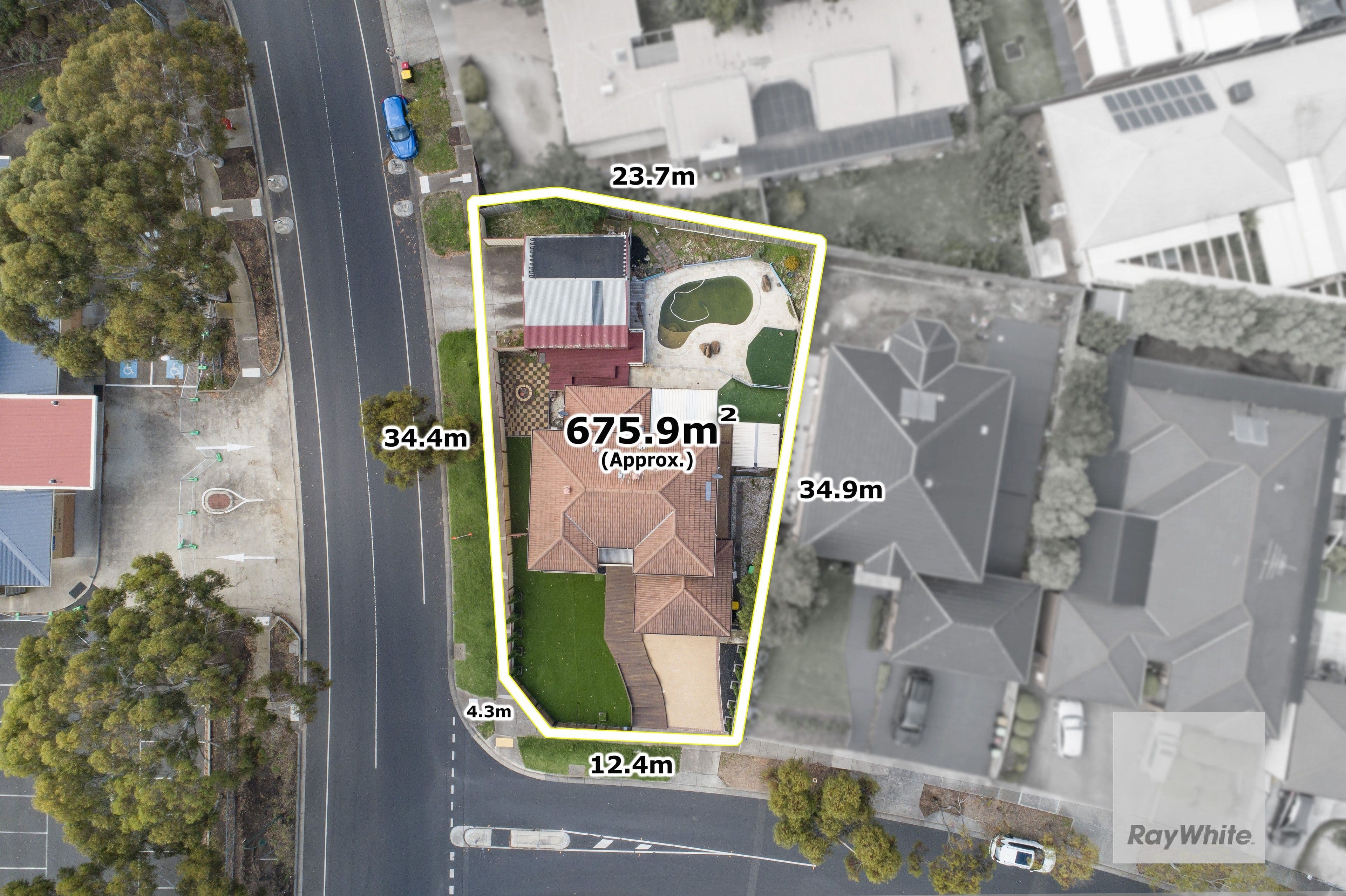 2 Saronvale Crescent, Hillside VIC 3037, Hillside - Thumbnail 3