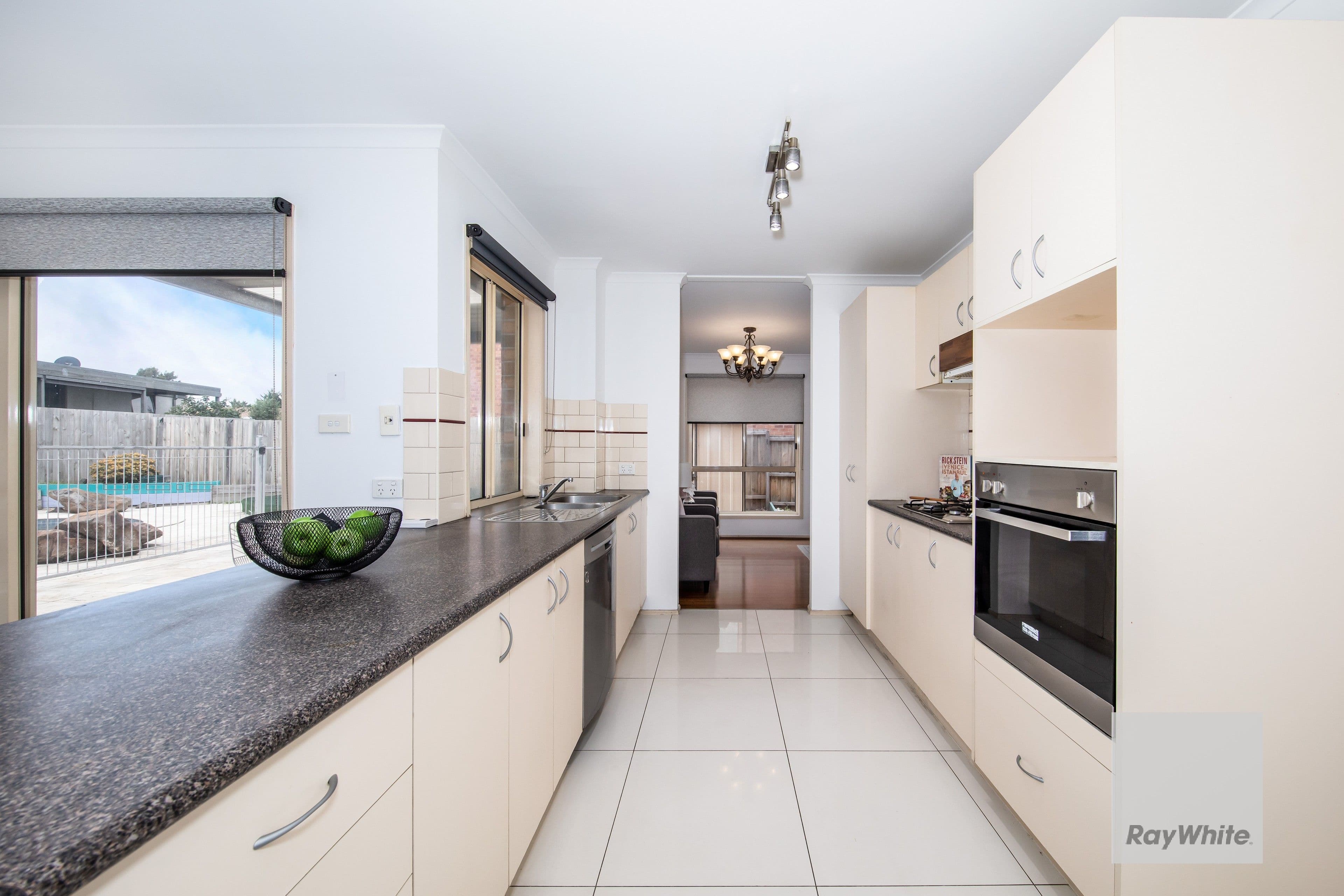 2 Saronvale Crescent, Hillside VIC 3037, Hillside - Thumbnail 6