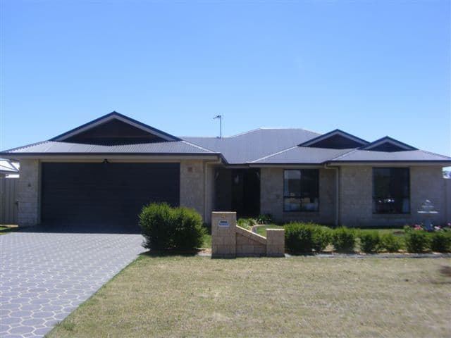 4 Debbie Court, OAKEY QLD 4401, Oakey - Image 1