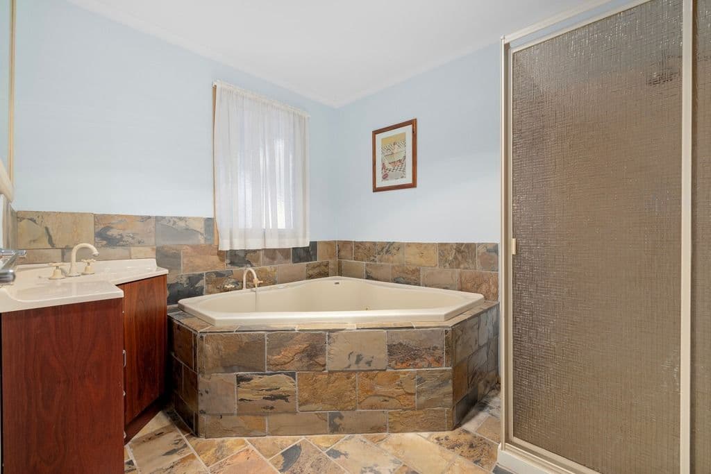 1 Caper Court, Werribee VIC 3030, Werribee - Thumbnail 4