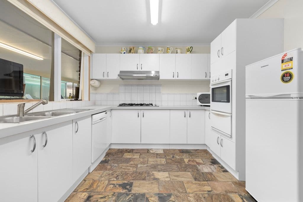 1 Caper Court, Werribee VIC 3030, Werribee - Thumbnail 5