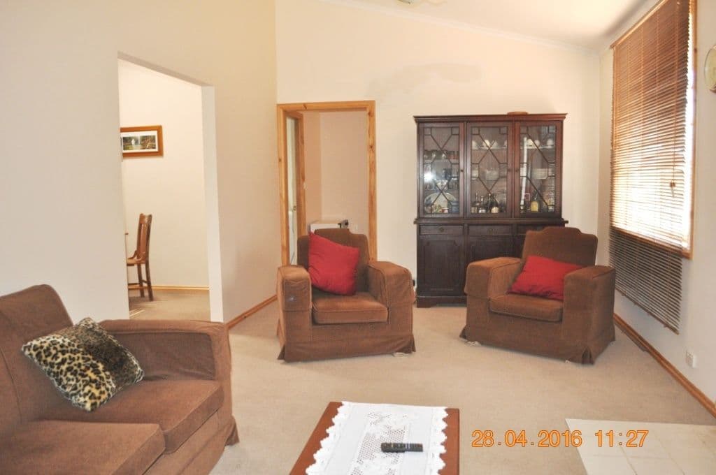 58 Gundagai Road, Cootamundra - Thumbnail 2