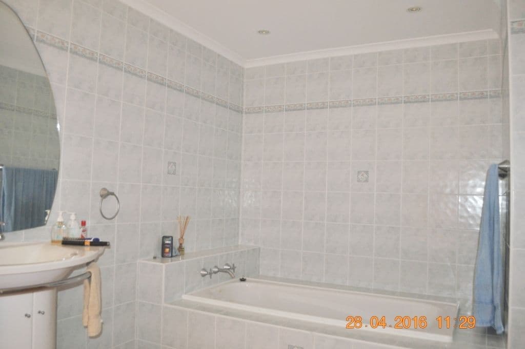 58 Gundagai Road, Cootamundra - Thumbnail 3