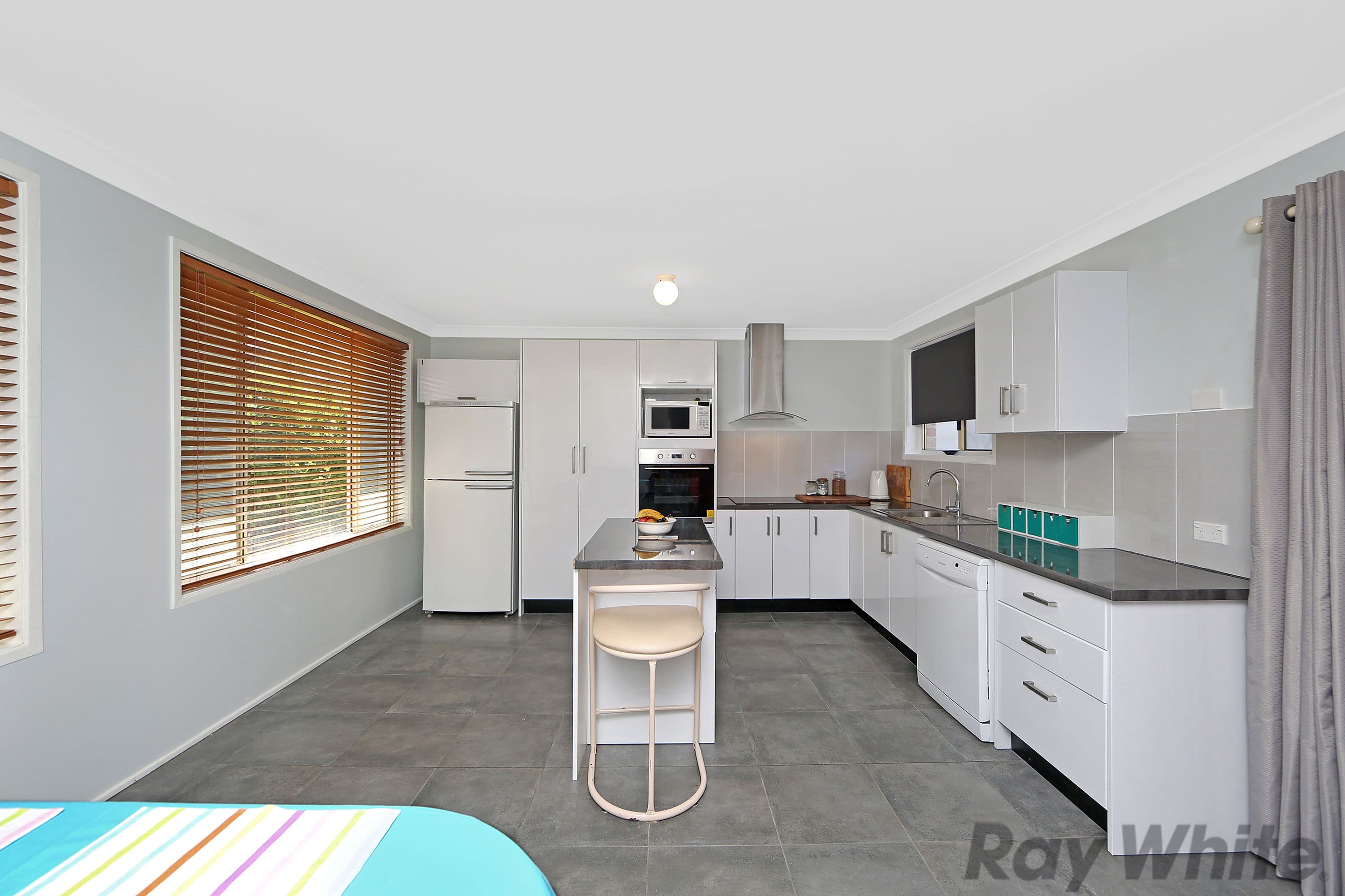 136 Elizabeth Bay Drive, Lake Munmorah - Thumbnail 2