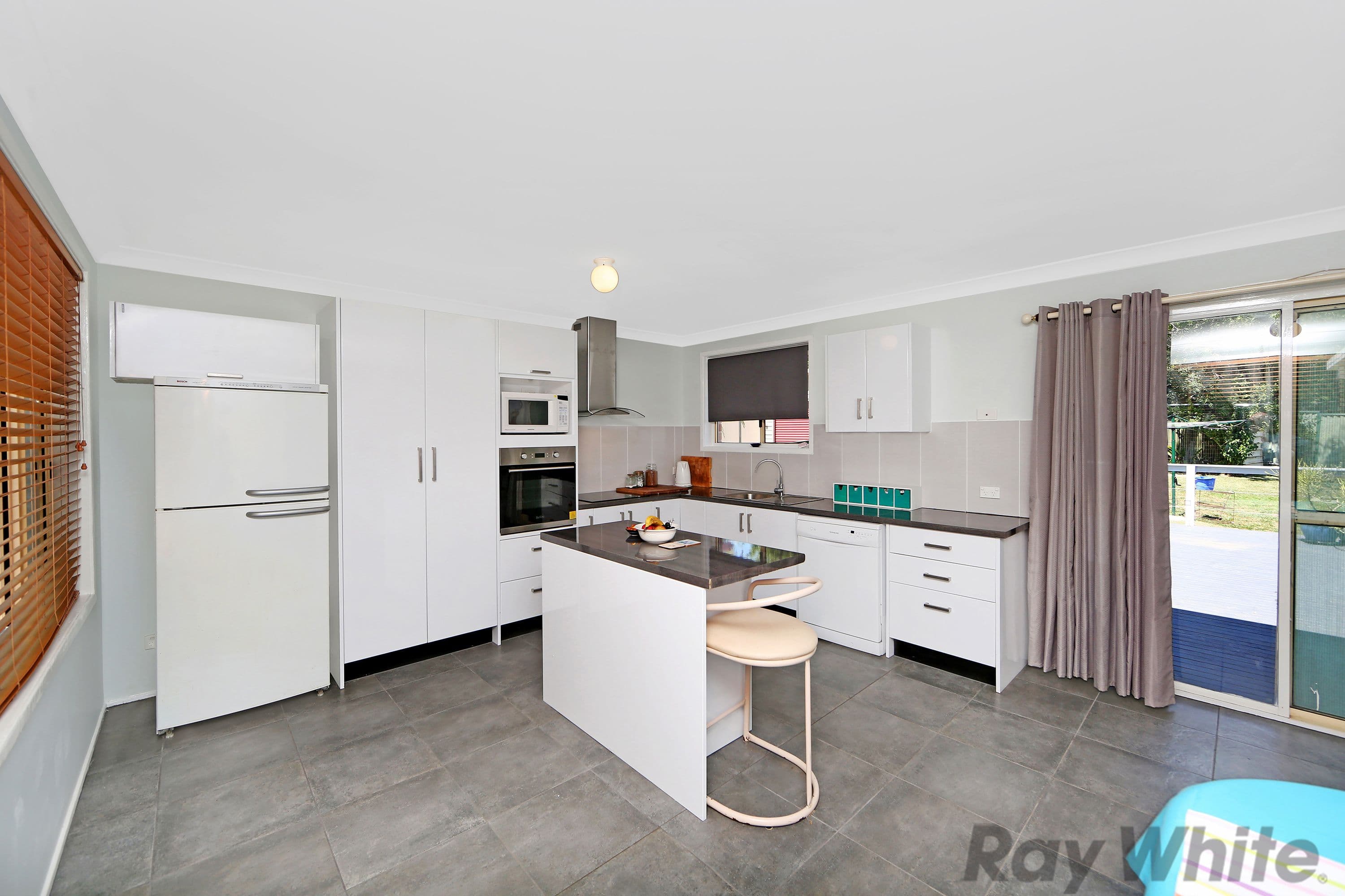 136 Elizabeth Bay Drive, Lake Munmorah - Thumbnail 3