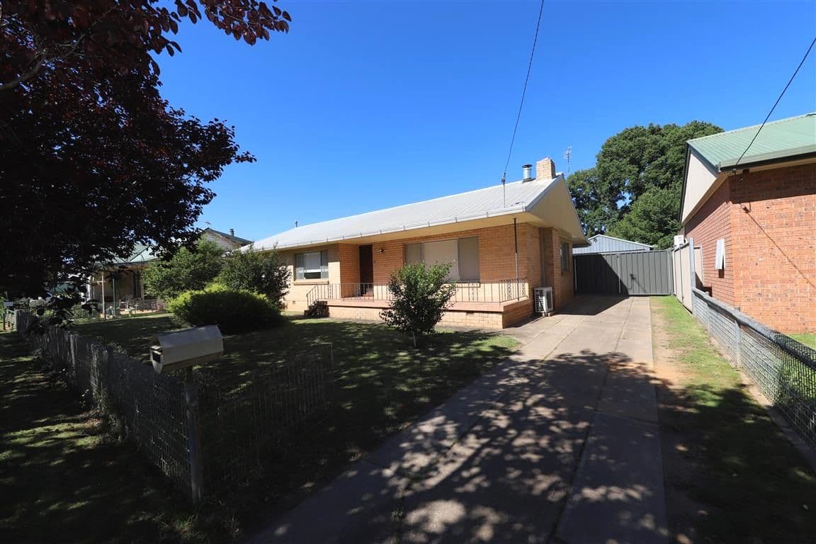 195 Capper Street, Tumut NSW 2720, Tumut - Image 1