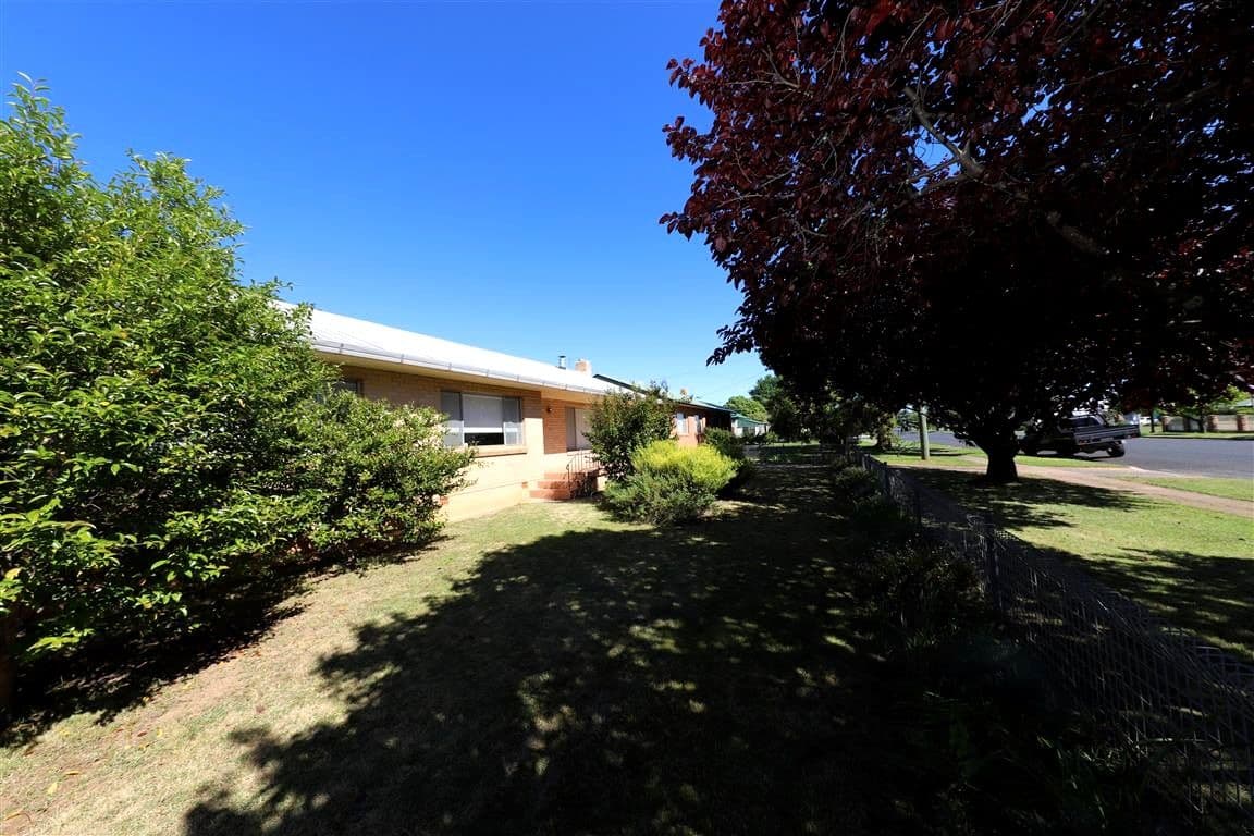 195 Capper Street, Tumut NSW 2720, Tumut - Thumbnail 2