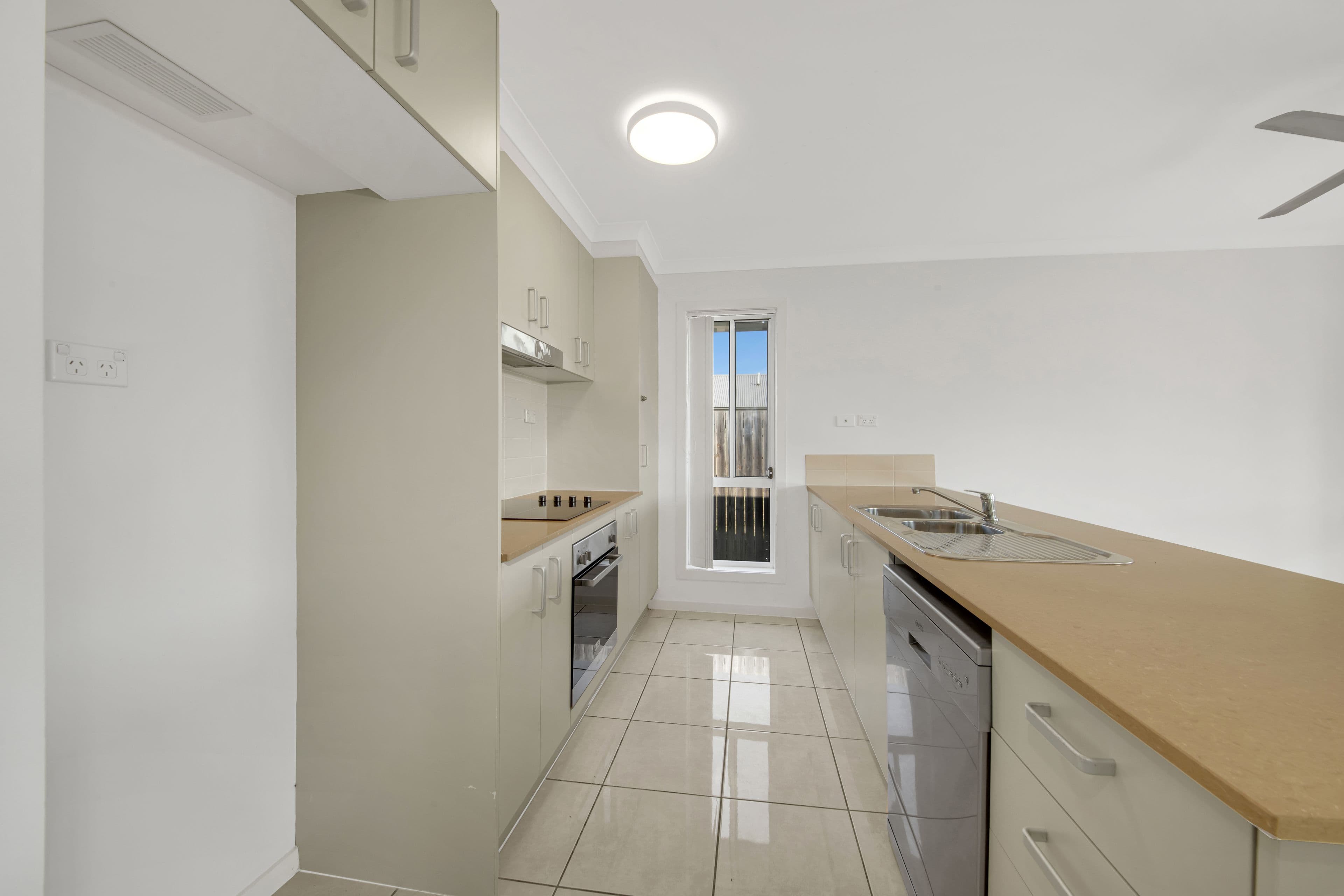 8 Oystercatcher Road, Kirkwood QLD 4680, Kirkwood - Thumbnail 4