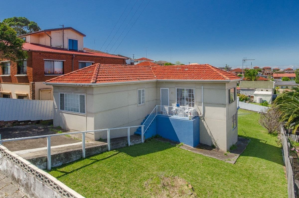 27 Lake Heights Road, LAKE HEIGHTS NSW 2502, Lake Heights - Image 1