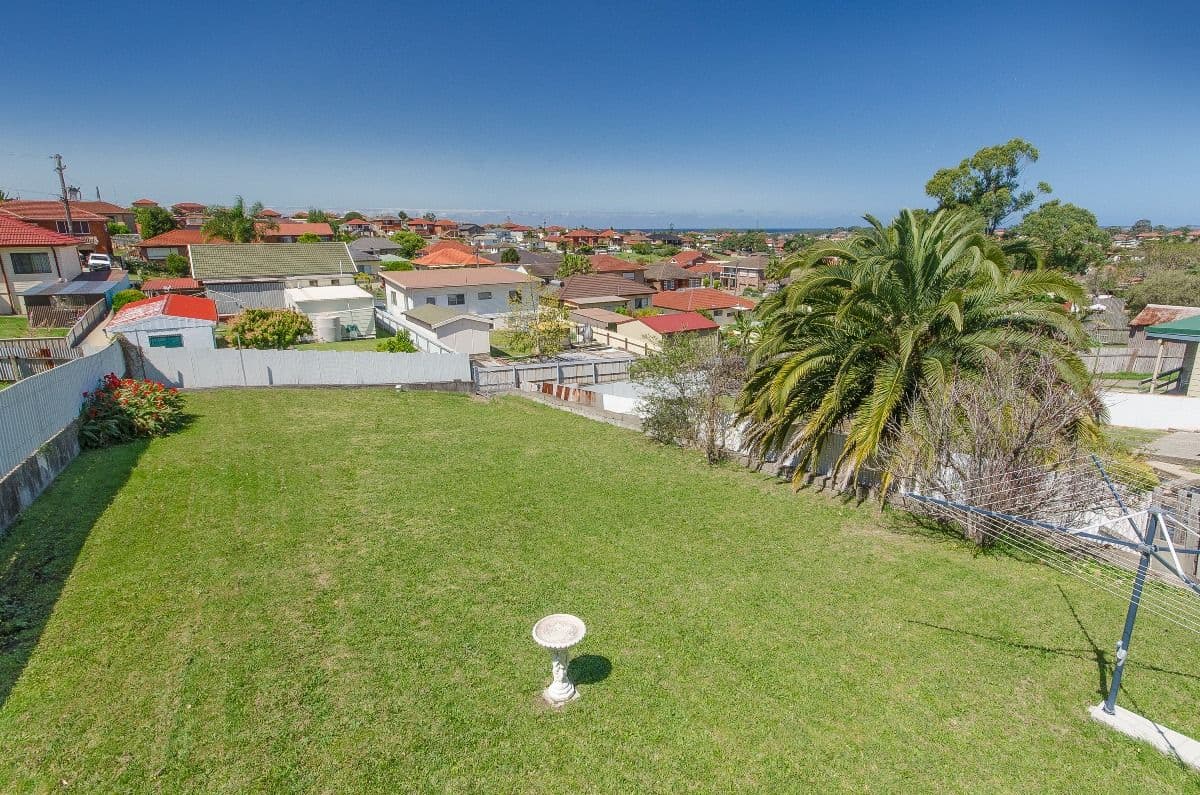 27 Lake Heights Road, LAKE HEIGHTS NSW 2502, Lake Heights - Thumbnail 8
