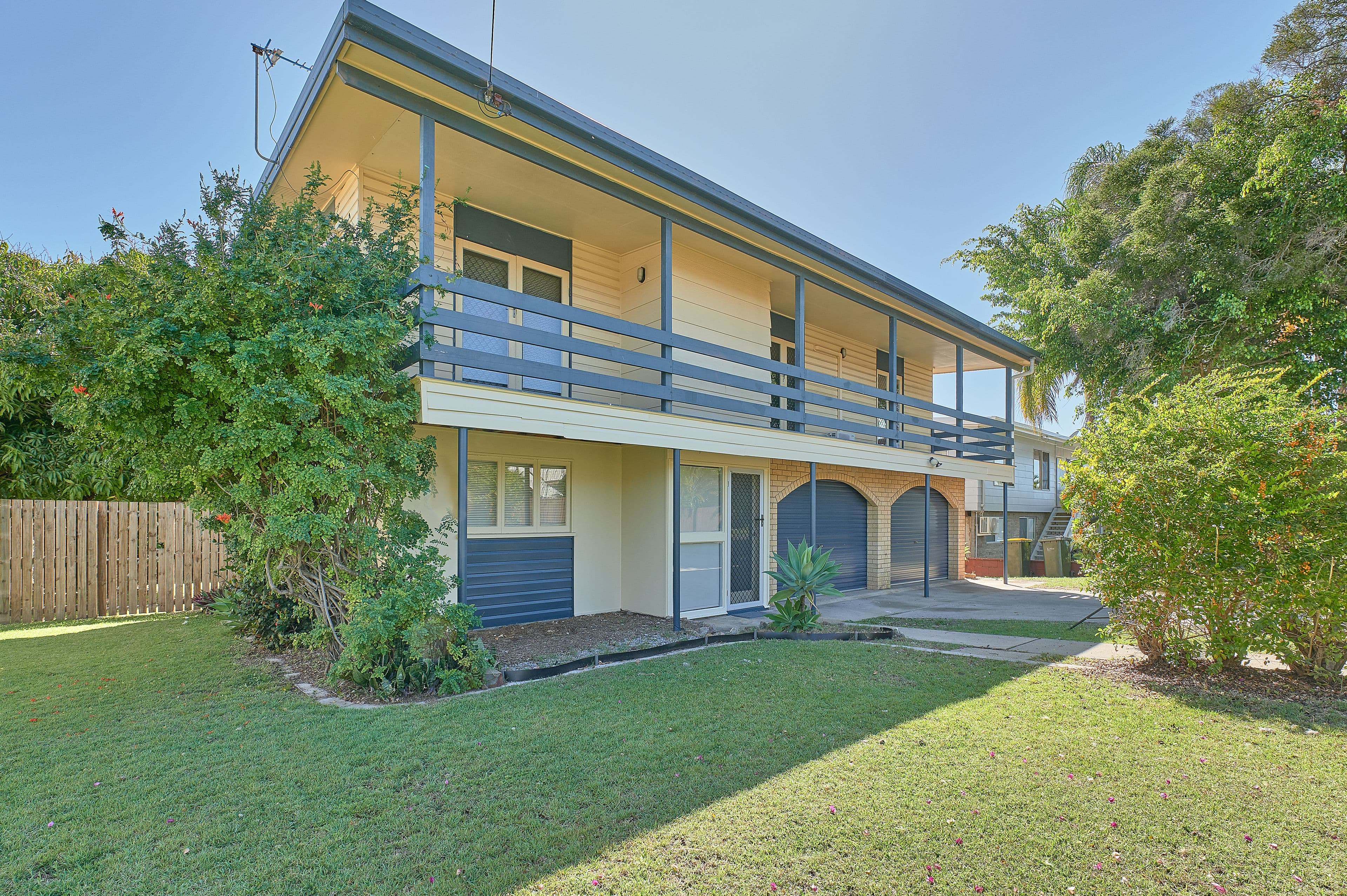 17 Campbell Street, Clinton QLD 4680, Clinton - Thumbnail 2
