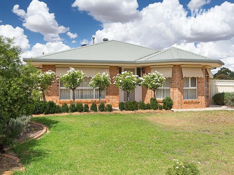 17 Pinot Crescent, COROWA NSW 2646, Corowa - Image 1