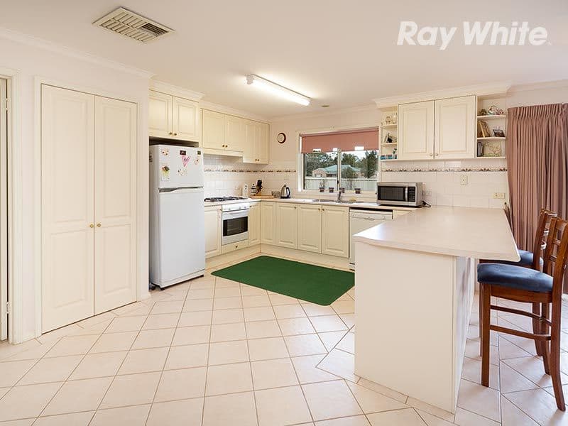 17 Pinot Crescent, COROWA NSW 2646, Corowa - Thumbnail 5