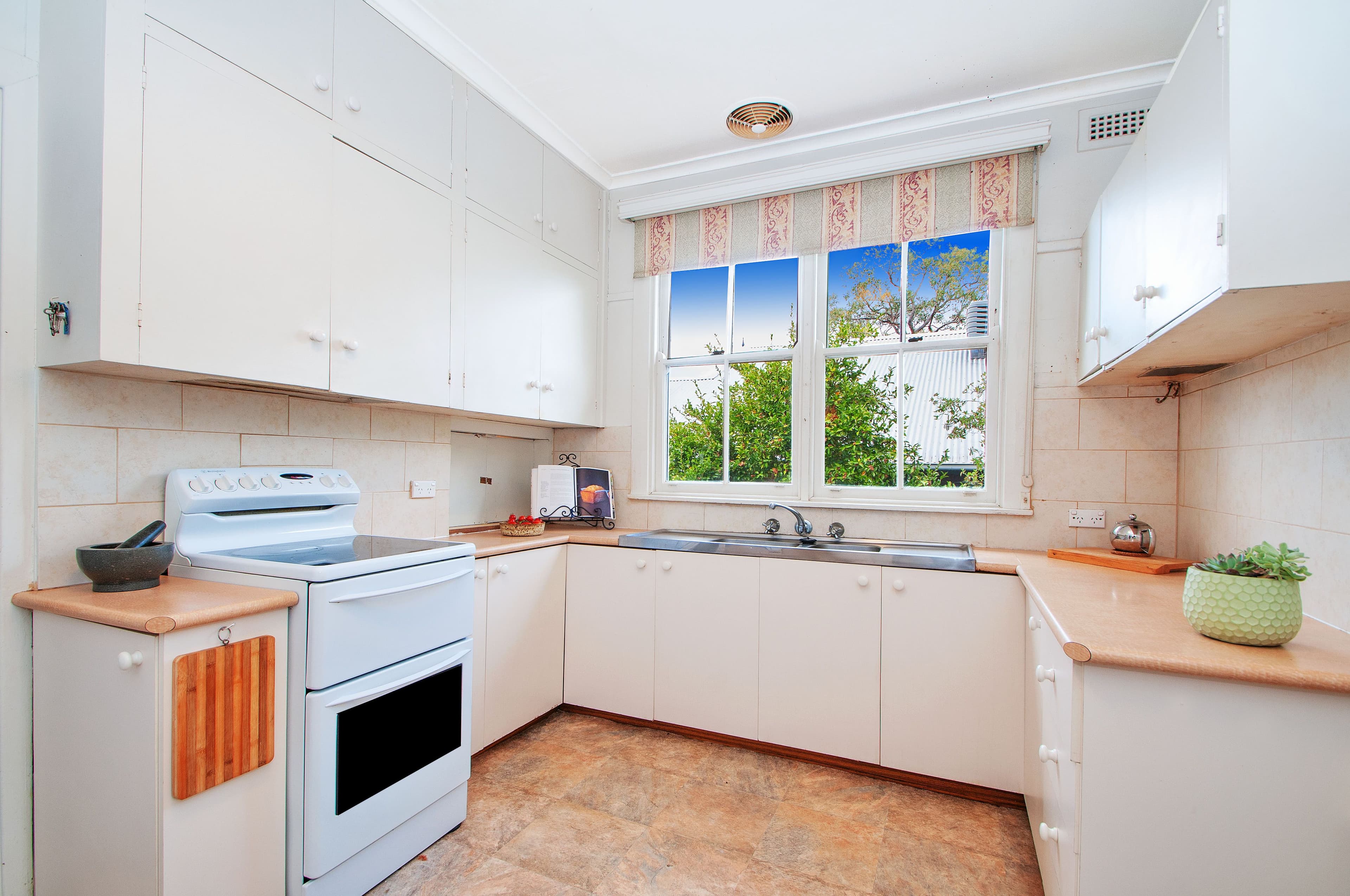 17 Grand View Avenue, Croydon VIC 3136, Croydon - Thumbnail 4