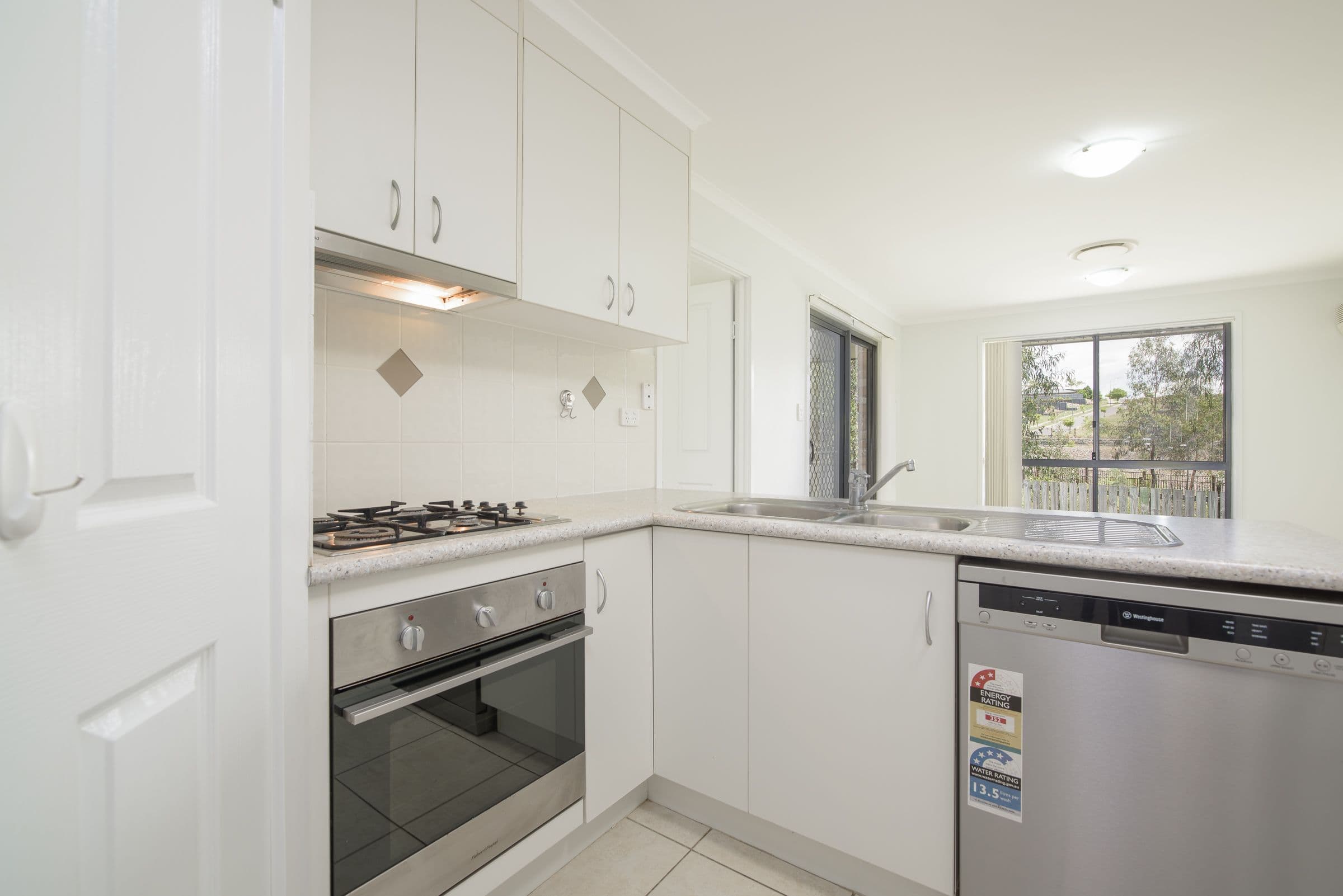 5 Hillview Place, New Auckland QLD 4680, New Auckland - Thumbnail 2