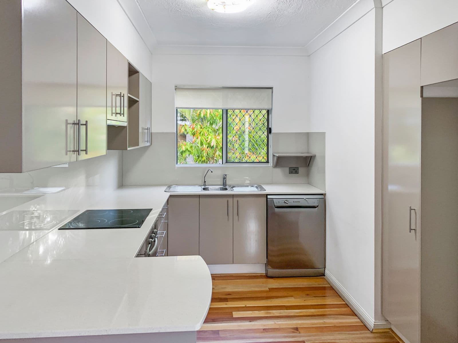 14 Rosewood Avenue, Broadbeach QLD 4218, Broadbeach - Thumbnail 5