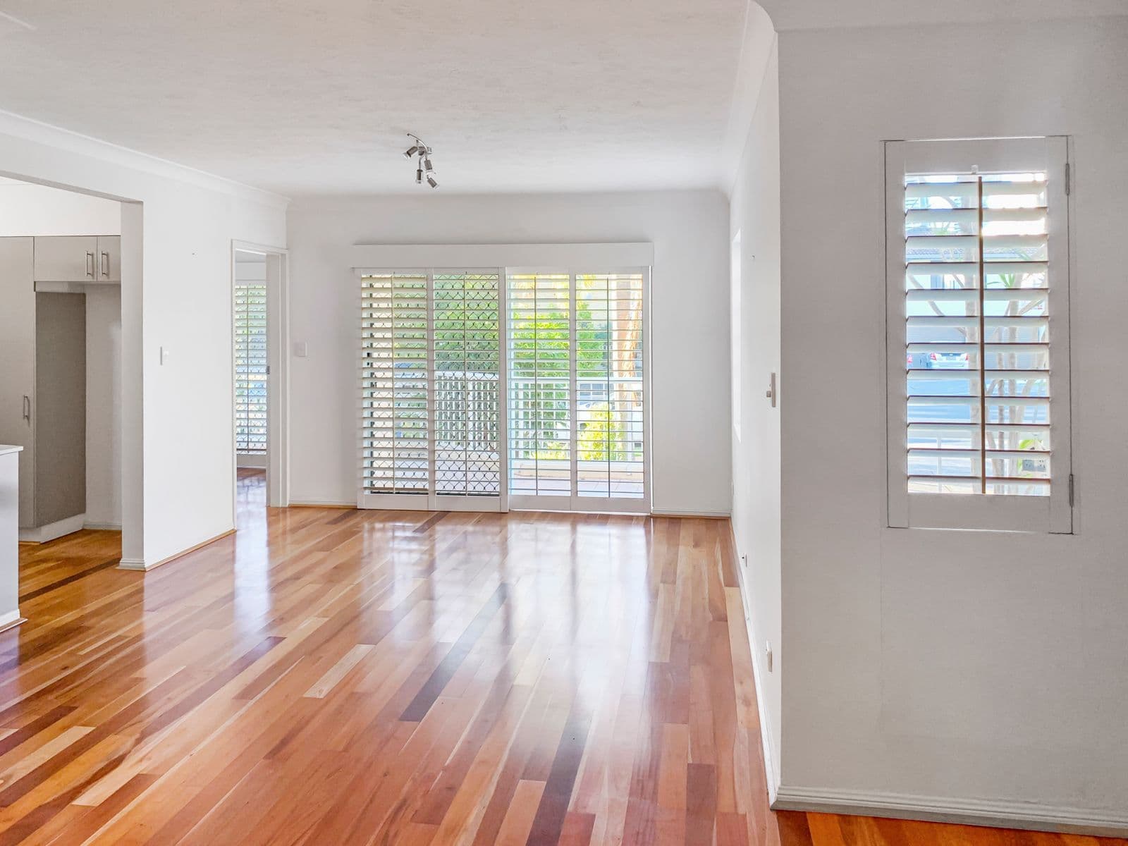 14 Rosewood Avenue, Broadbeach QLD 4218, Broadbeach - Thumbnail 6