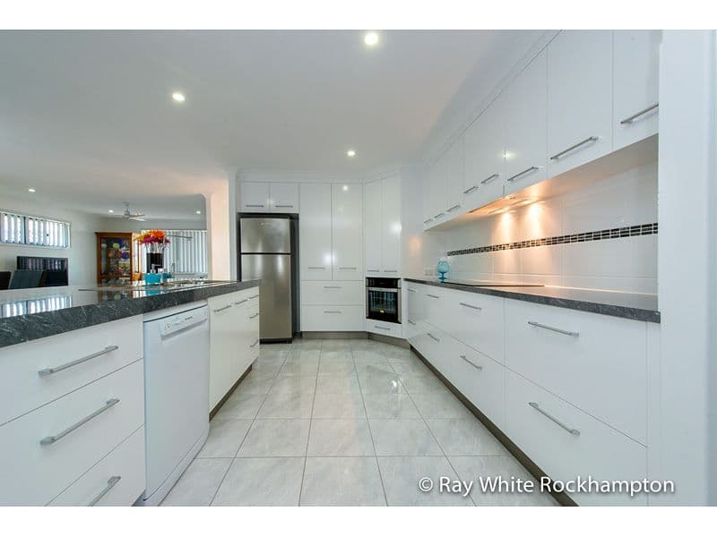12 Mistletoe Avenue, NORMAN GARDENS QLD 4701, Norman Gardens - Thumbnail 2