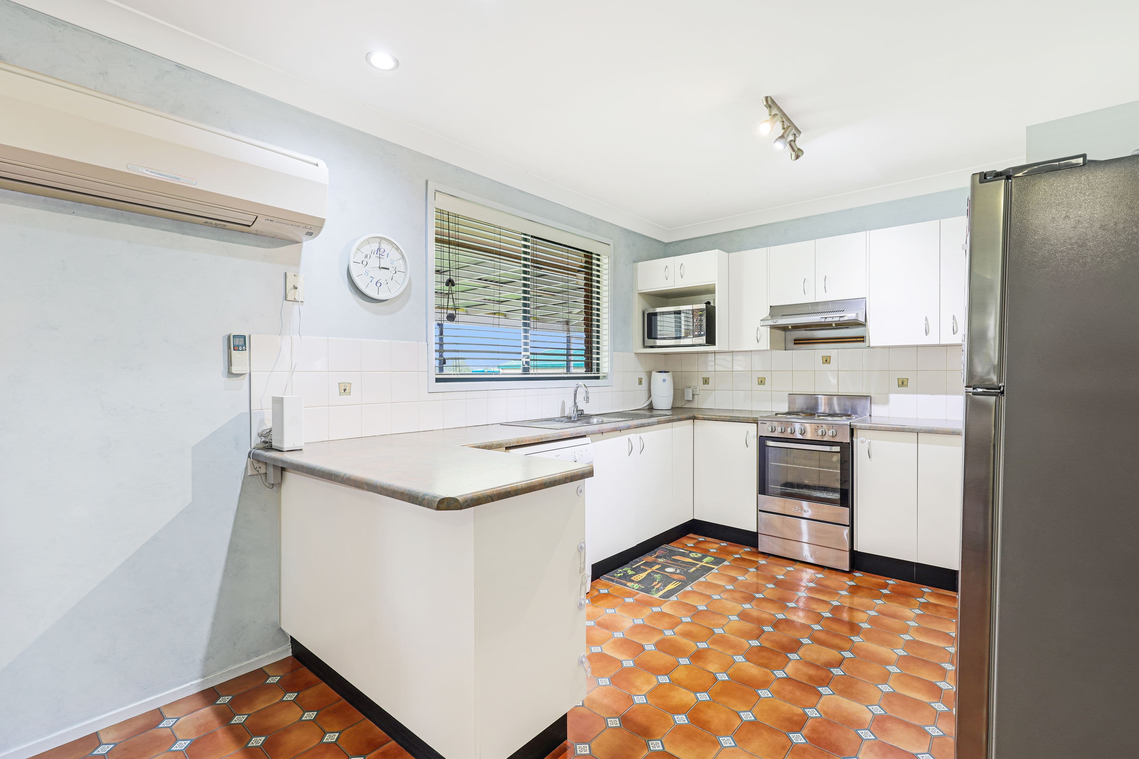 96 Morilla Street, Tamworth NSW 2340, Hillvue - Thumbnail 2