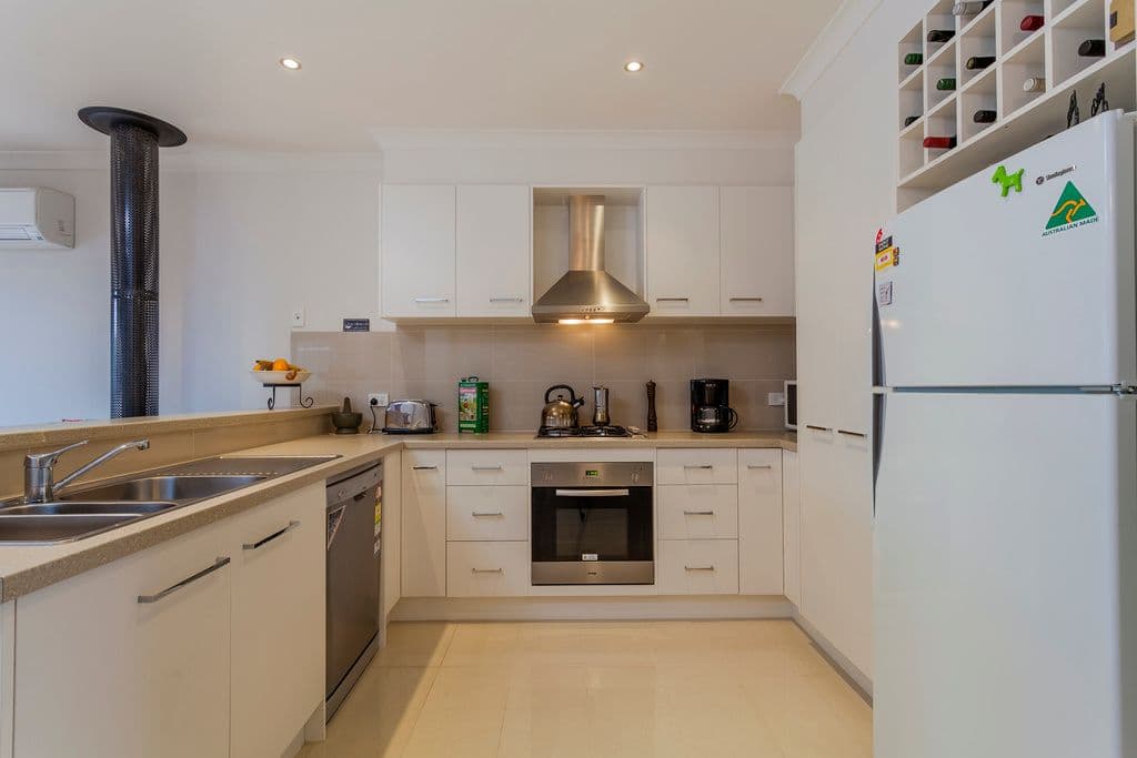 8 Little Fenwick Street, Geelong VIC 3220, Geelong - Thumbnail 2