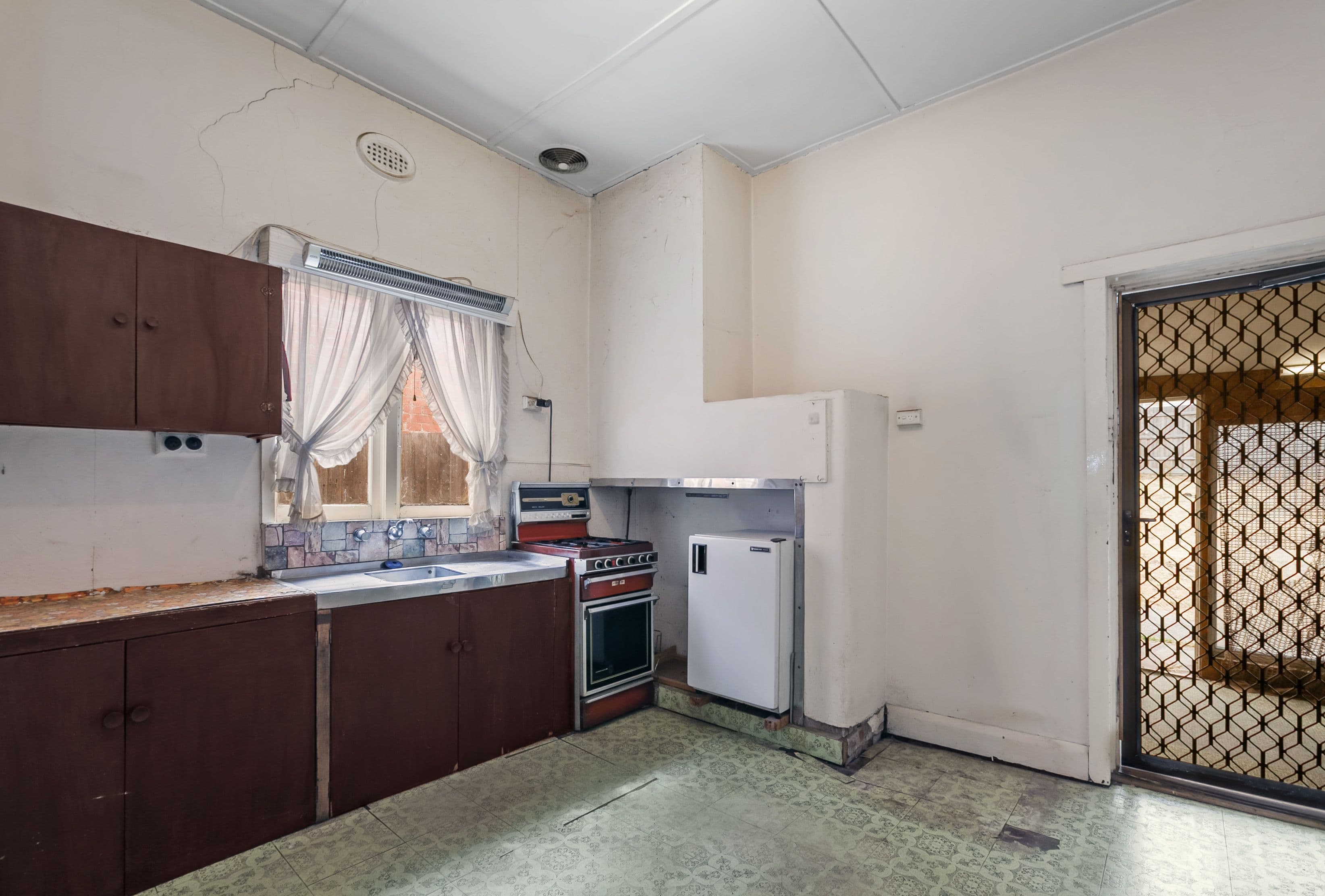 18 Down Street, Reservoir VIC 3073, Reservoir - Thumbnail 5