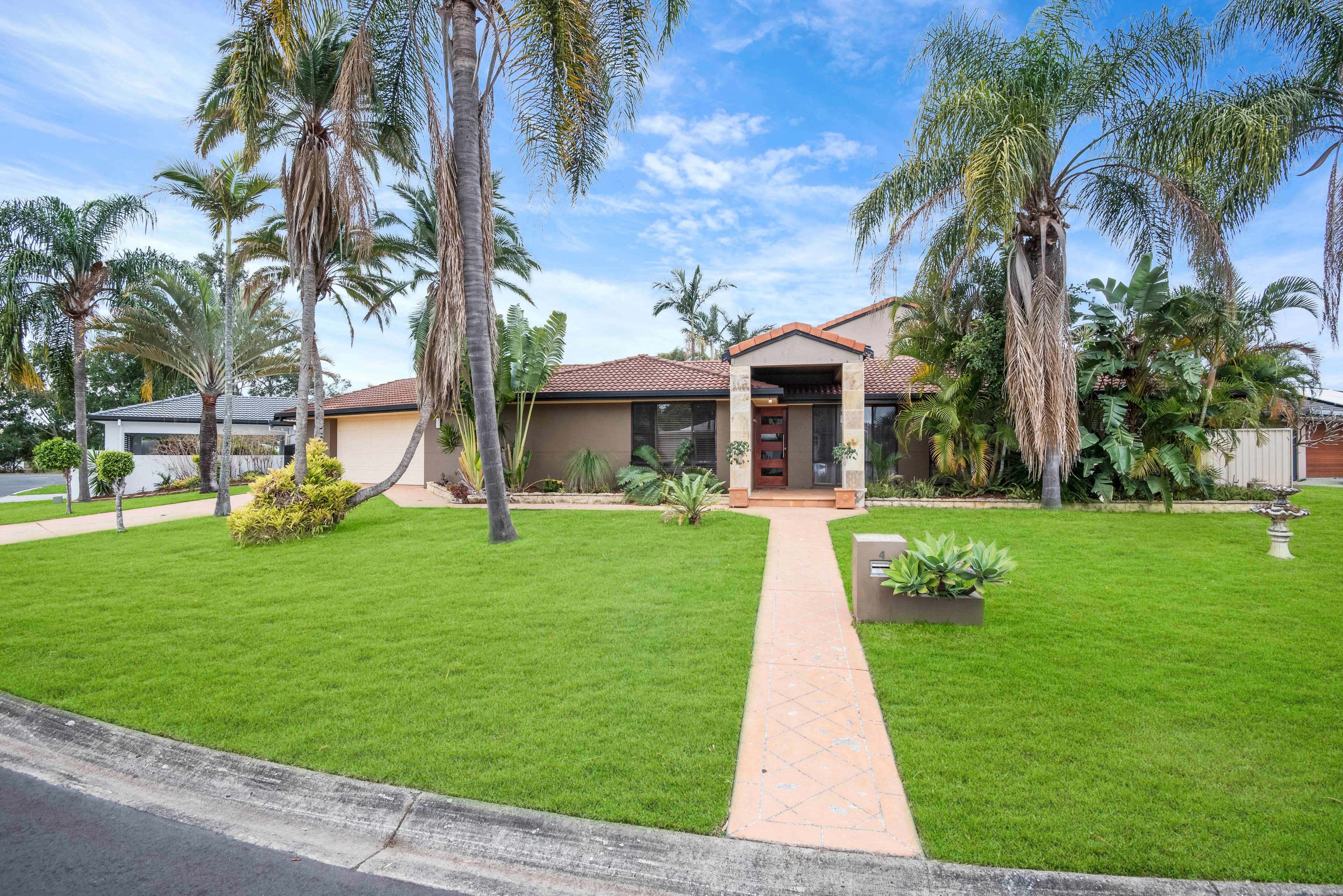4 Henning Court, Mermaid Waters QLD 4218, Mermaid Waters - Image 1