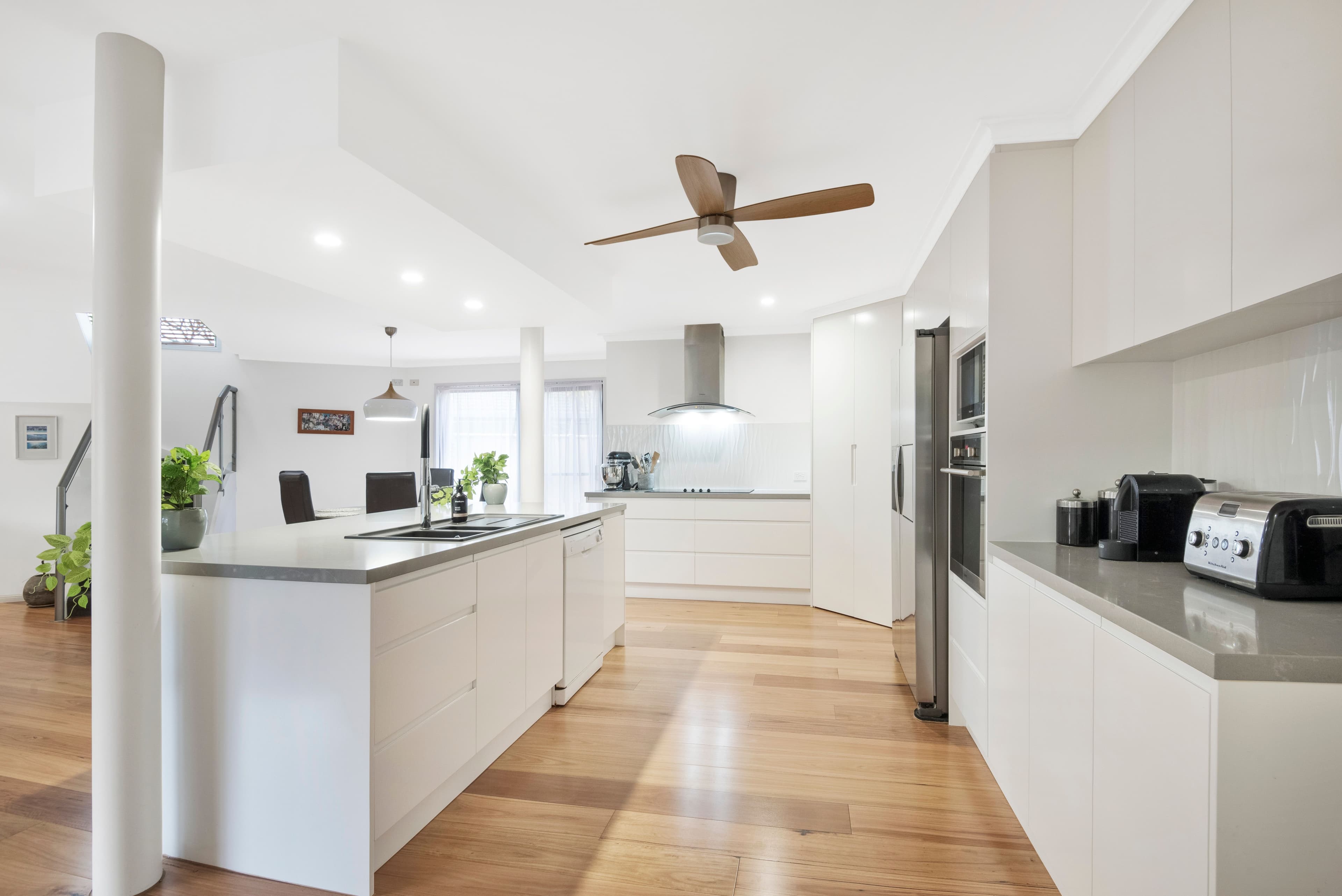 4 Henning Court, Mermaid Waters QLD 4218, Mermaid Waters - Thumbnail 2