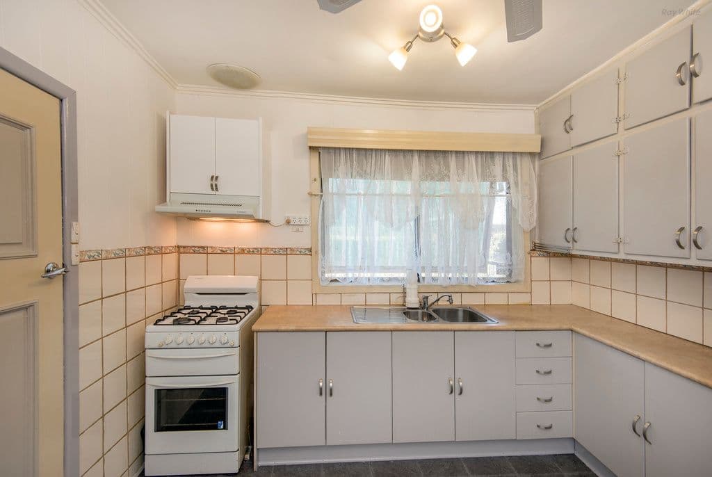 82 Whitelaw Street, Reservoir VIC 3073, Reservoir - Thumbnail 4
