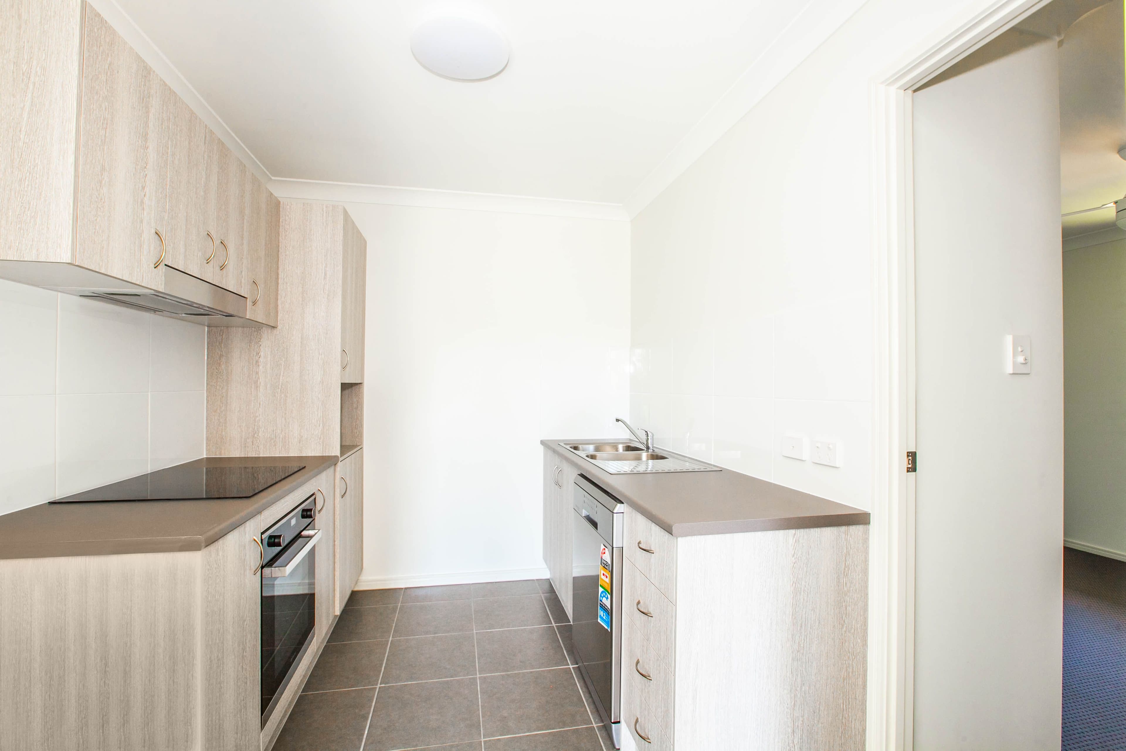 24 Sunrise Court, Loganlea QLD 4131, Loganlea - Thumbnail 2