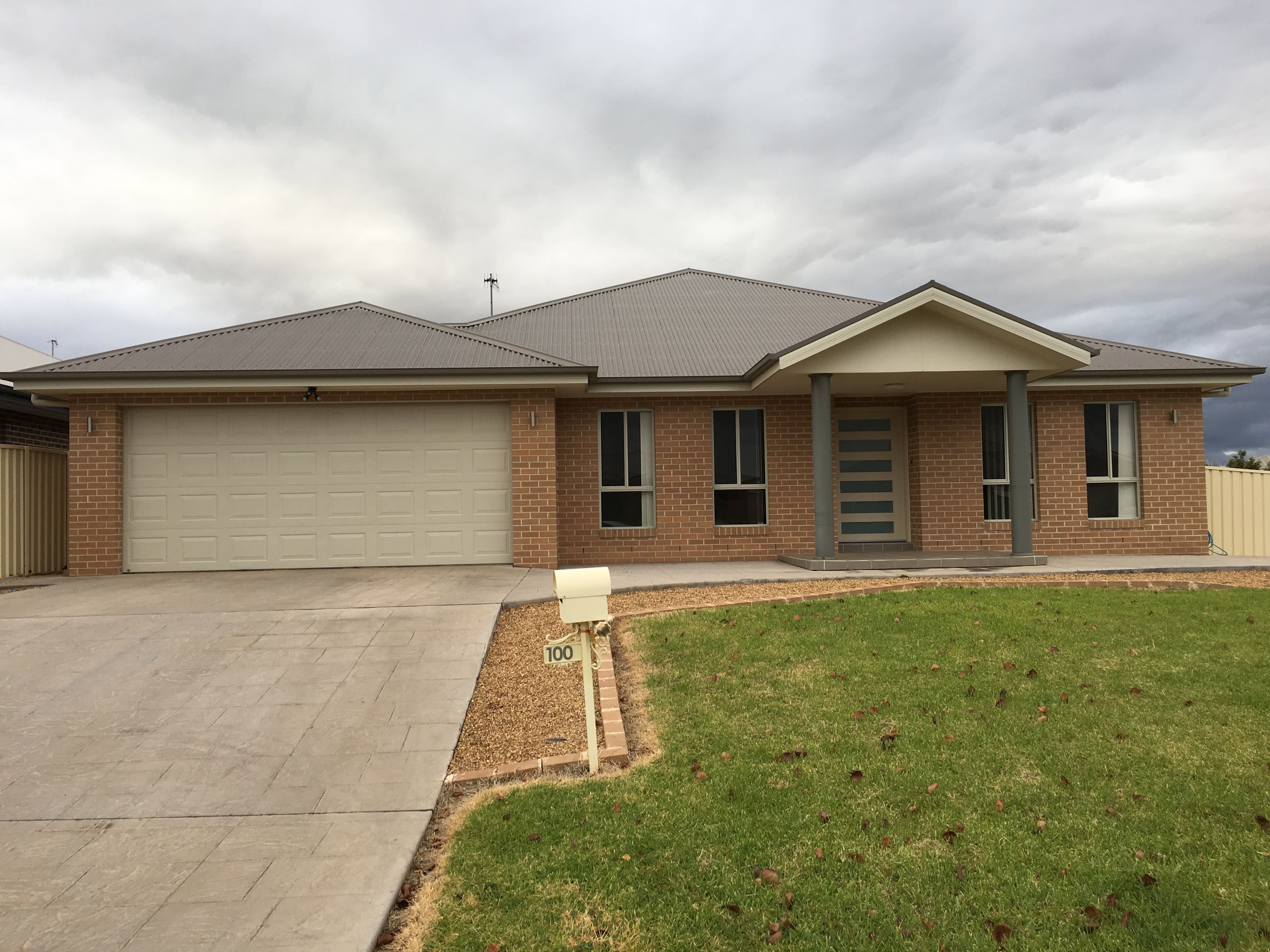 100 Hillam Drive, Griffith - Image 1