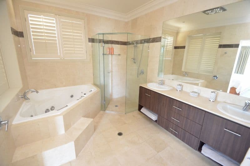 143 Sir Bruce Small Boulevard, BENOWA WATERS QLD 4217, Benowa - Thumbnail 8