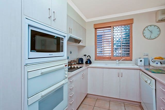 3 'Sea Heron' 36-38 Heron Avenue, MERMAID BEACH QLD 4218, Mermaid Beach - Thumbnail 7