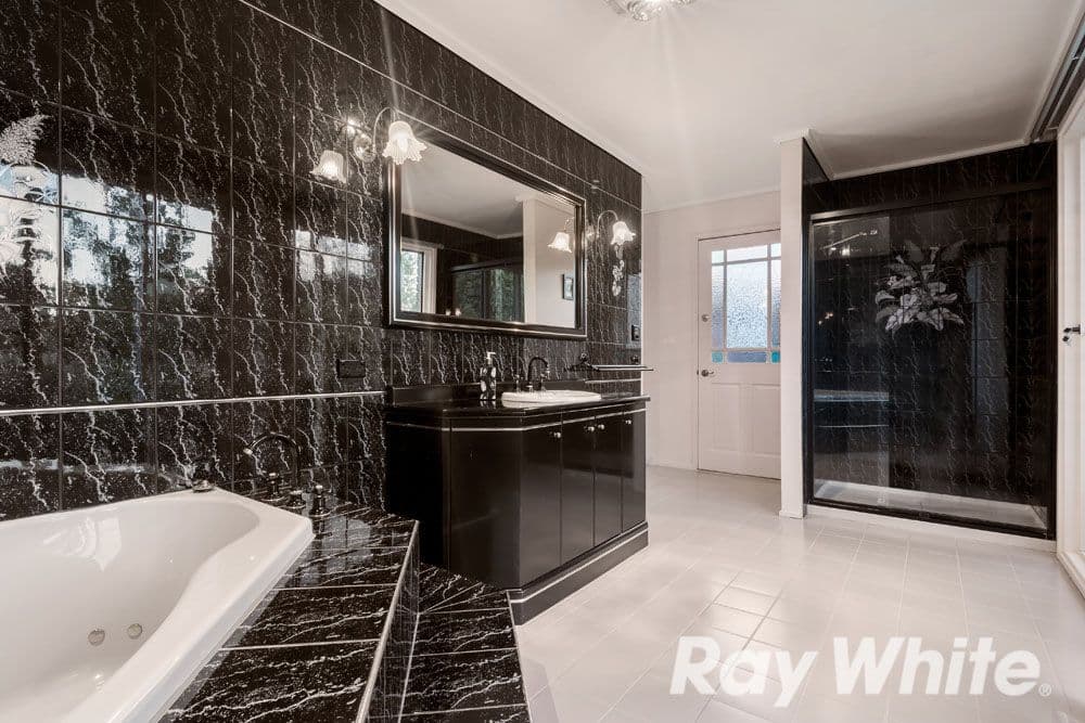 16 Strada Crescent, Wheelers Hill VIC 3150, Wheelers Hill - Thumbnail 3