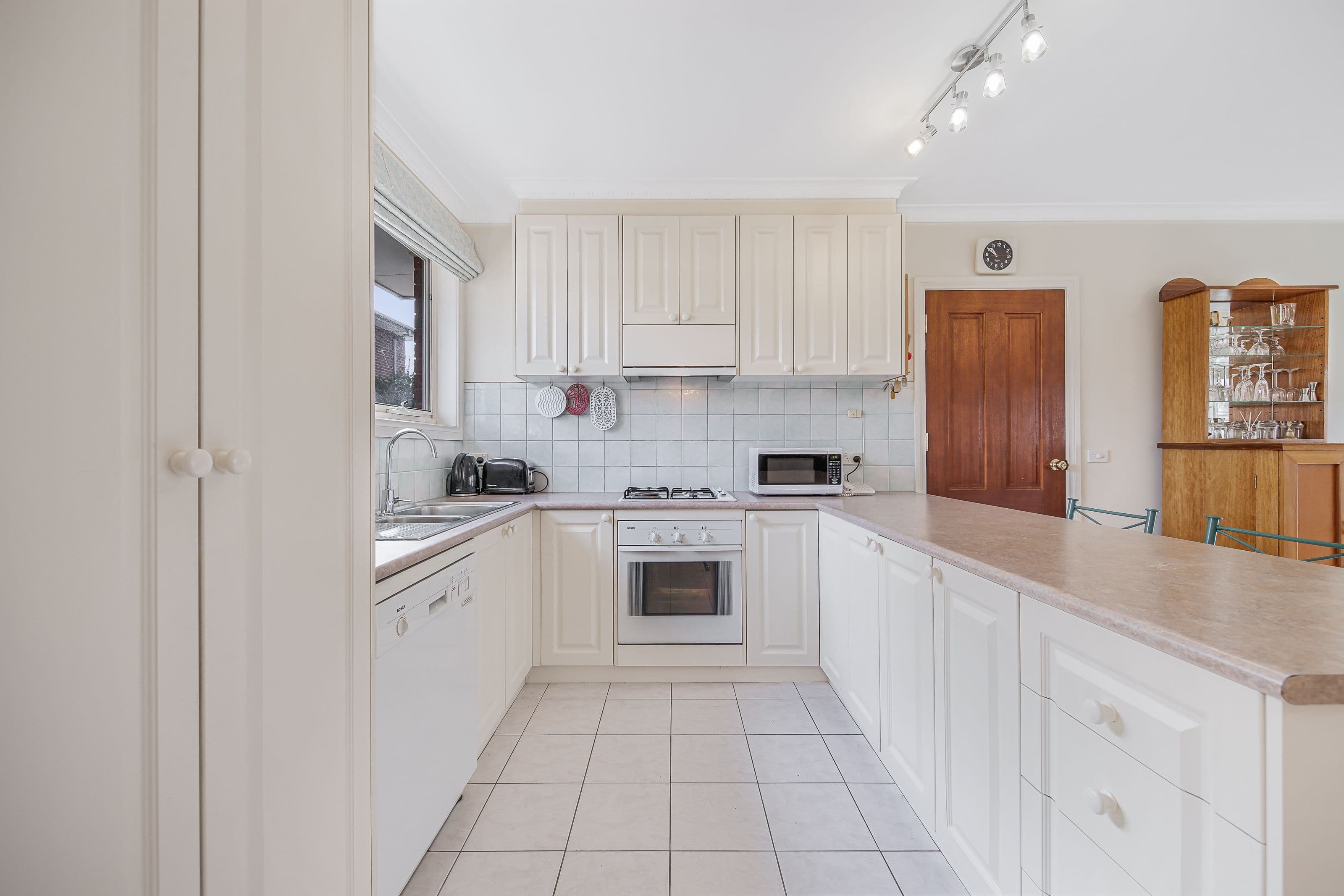 20 Grenfell Road, Mount Waverley VIC 3149, Mount Waverley - Thumbnail 4