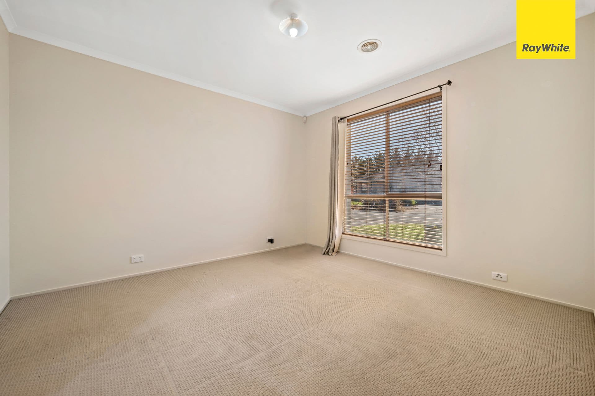21 Dickerson Way, Caroline Springs VIC 3023, Caroline Springs - Thumbnail 3