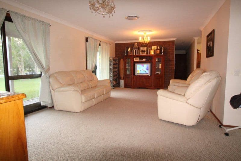 11 Lexington Drive, LITTLE MOUNTAIN QLD 4551, Little Mountain - Thumbnail 3