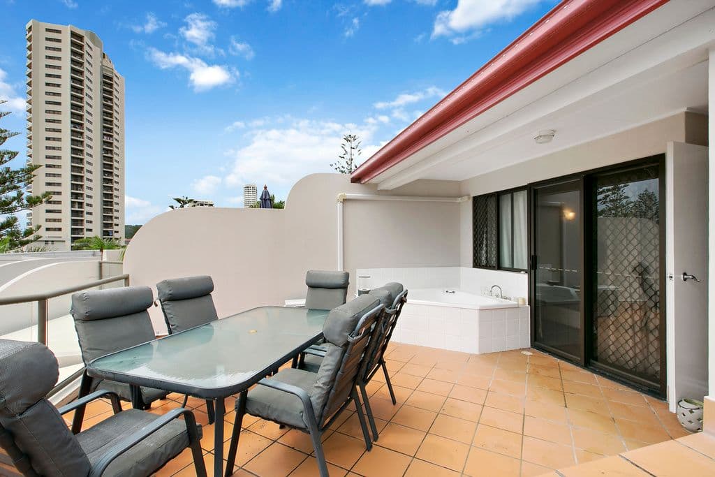 5 Fourth Avenue, Burleigh Heads QLD 4220, Burleigh Heads - Thumbnail 4