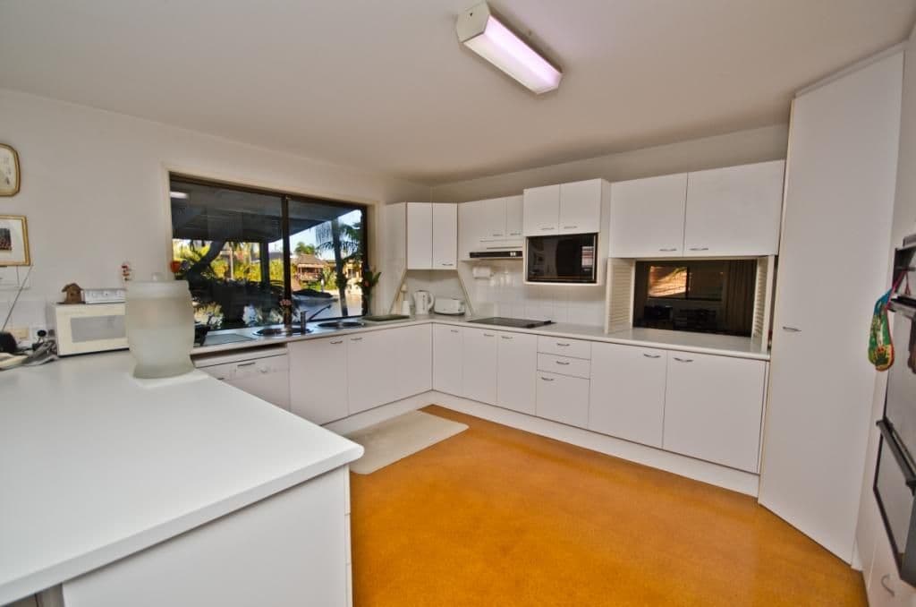 21 Inga Avenue, BUNDALL QLD 4217, Bundall - Thumbnail 4