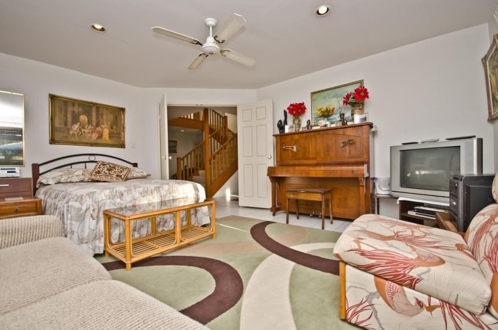 21 Inga Avenue, BUNDALL QLD 4217, Bundall - Thumbnail 5