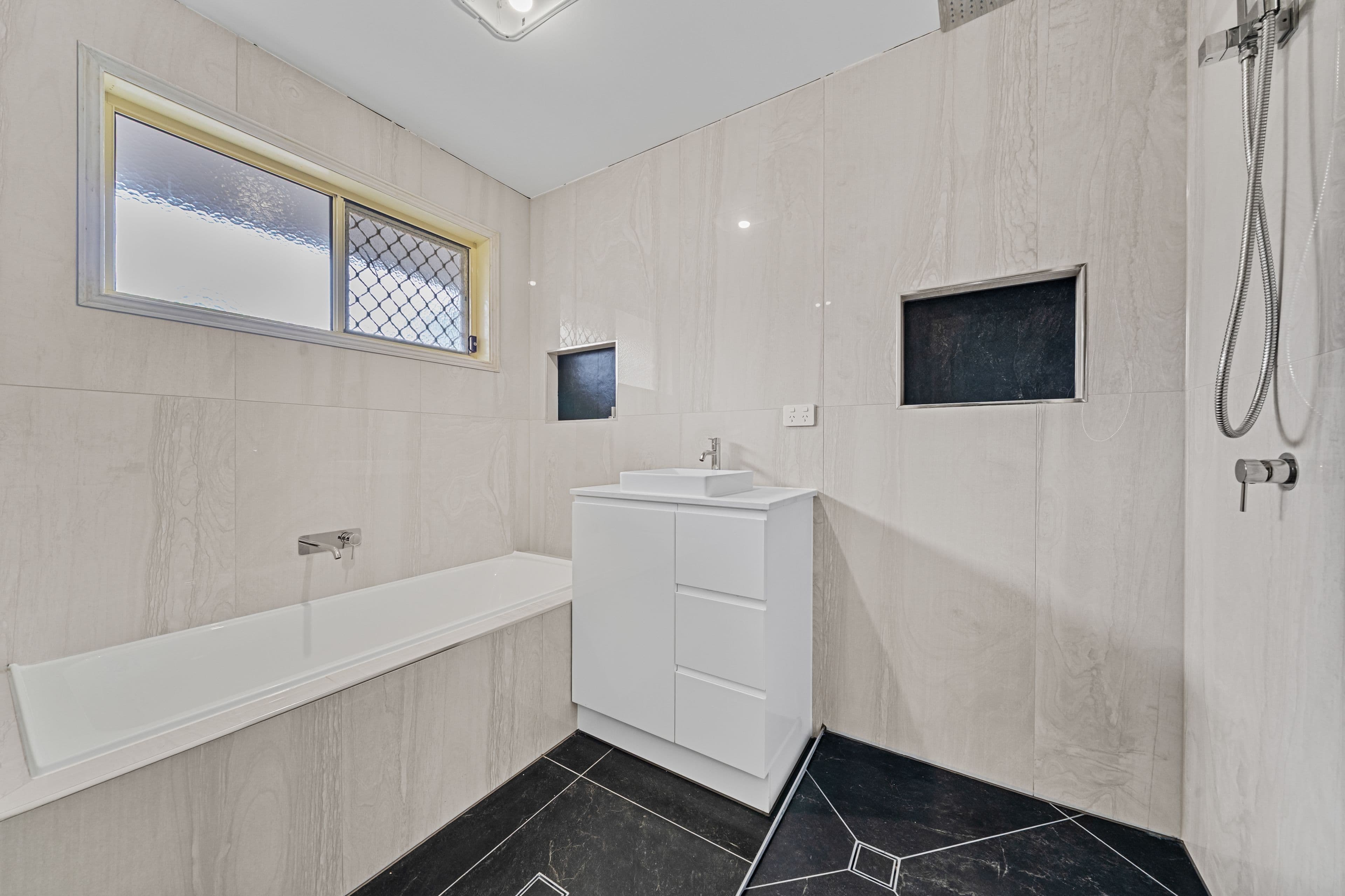 28 Avonmore Street, Edens Landing QLD 4207, Edens Landing - Thumbnail 5