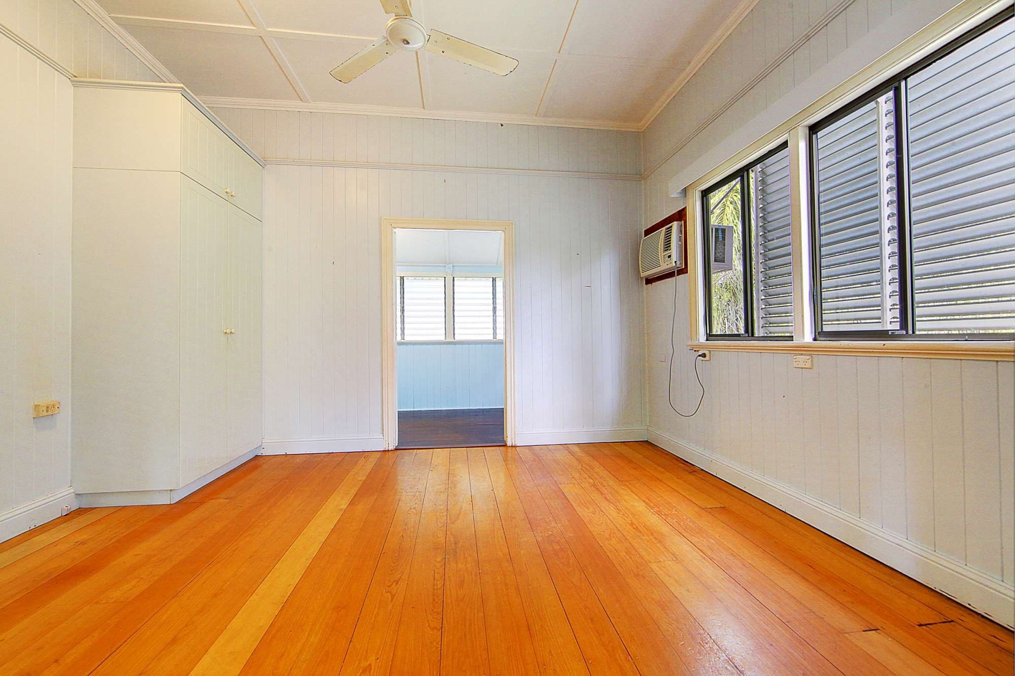 9 Princes Road, HYDE PARK QLD 4812, Hyde Park - Thumbnail 4