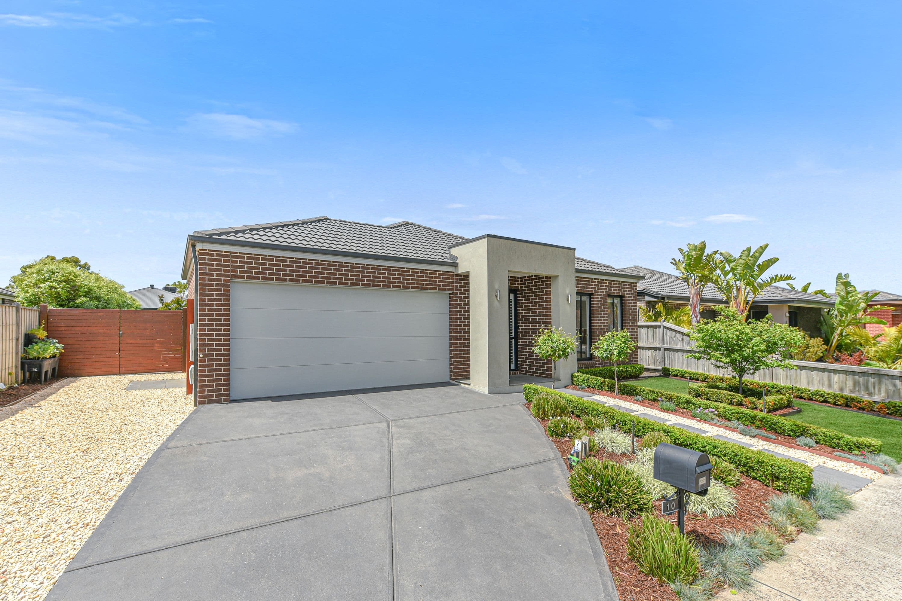 10 Esk Street, Clyde North VIC 3978, Clyde North - Thumbnail 2