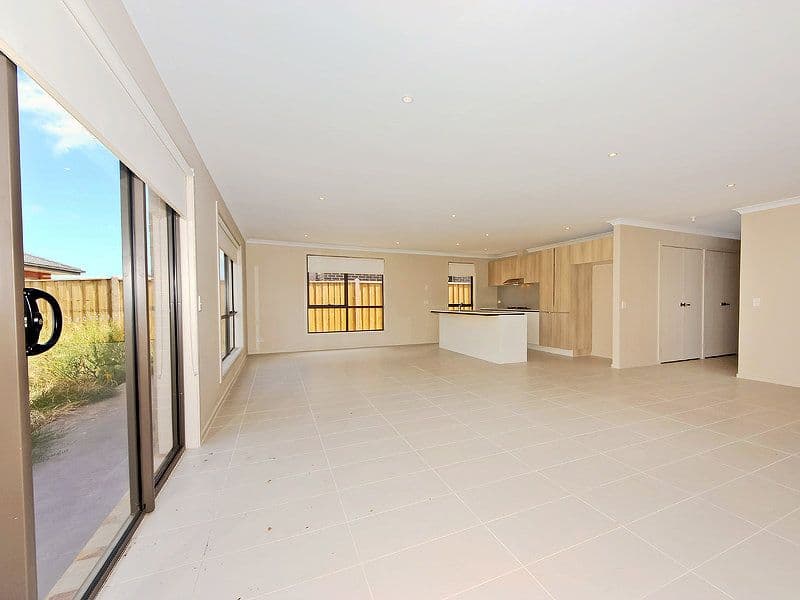18 Ceratta Crescent, TARNEIT VIC 3029, Tarneit - Thumbnail 3