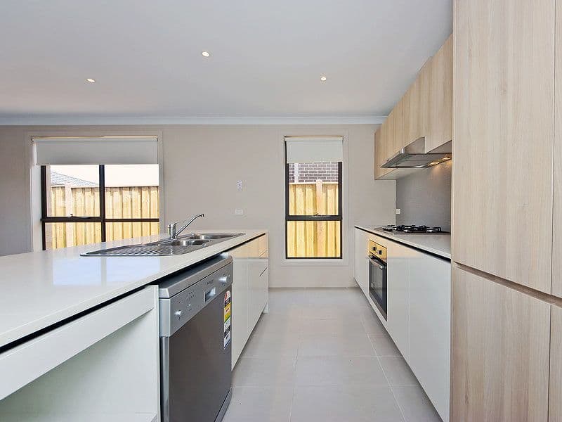 18 Ceratta Crescent, TARNEIT VIC 3029, Tarneit - Thumbnail 4