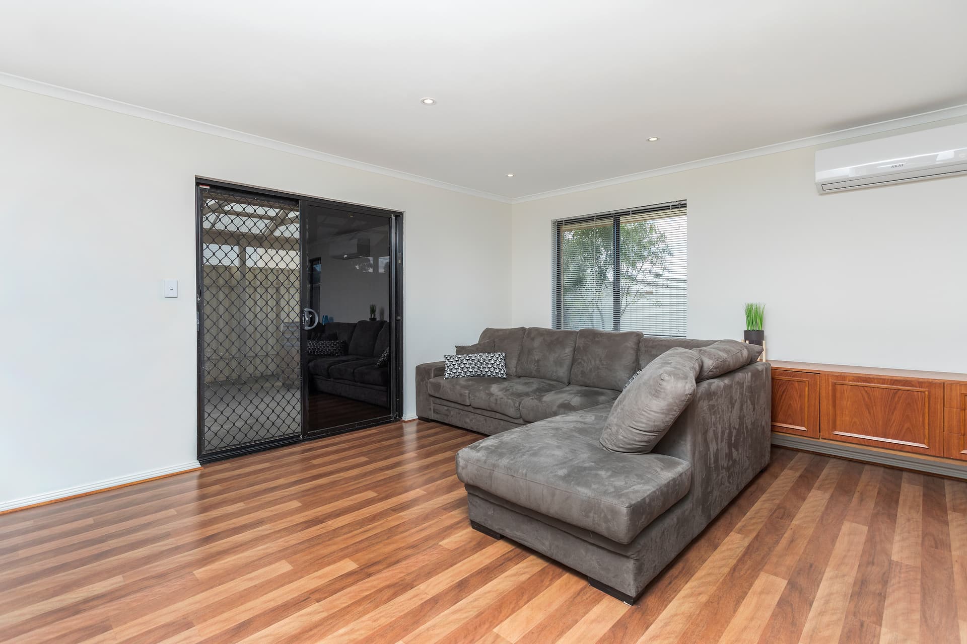 13 Grace Boulevard, Smithfield Plains - Thumbnail 2