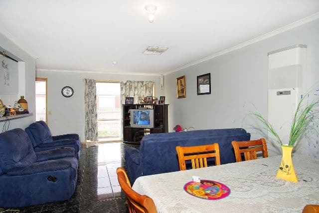 8 Norberry Court, CORIO VIC 3214, Corio - Thumbnail 2